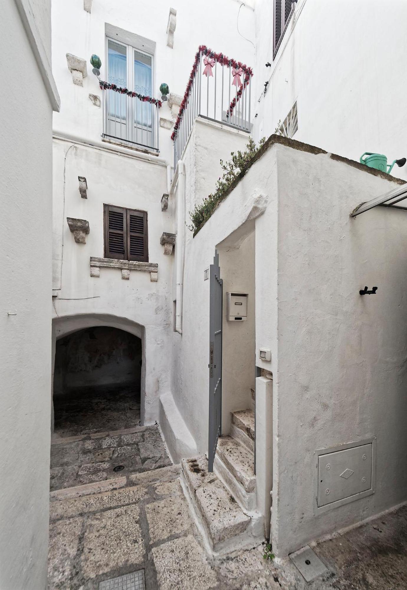 Casetta Del Vicolo Orologio Cisternino Exterior foto
